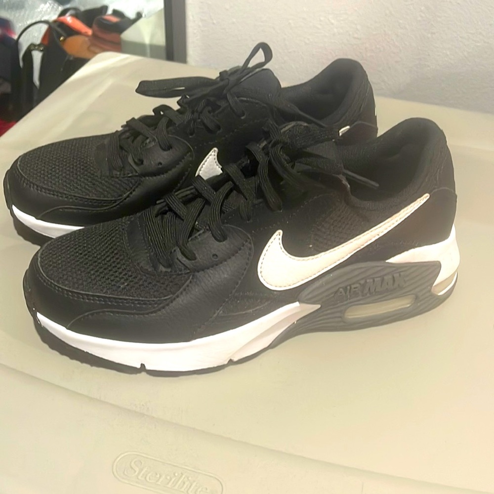 Black/white Nike Air Max